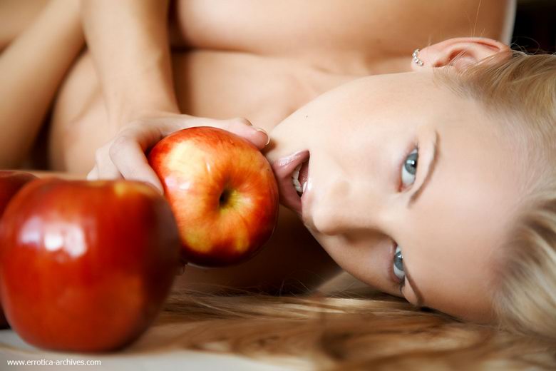 Vanessa's Evil with Apples