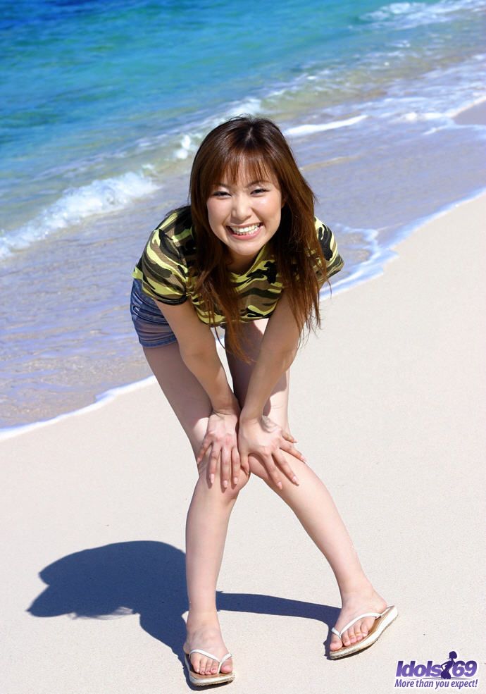 Yua Aida - Lovely Asian beach bunny
