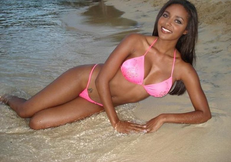 Hot ebony bombshell in swimsuit