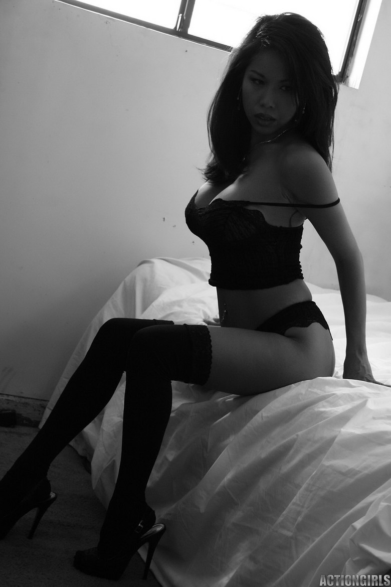 Sexy Asian Yana