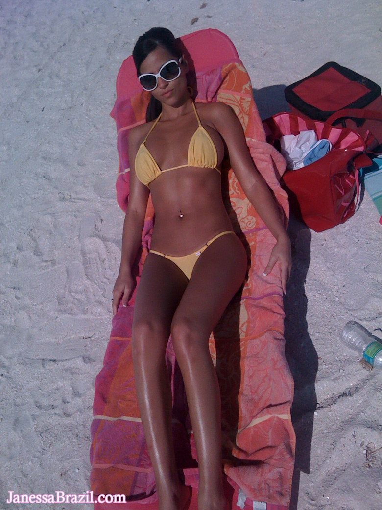 Janessa's beach voyeur gallery
