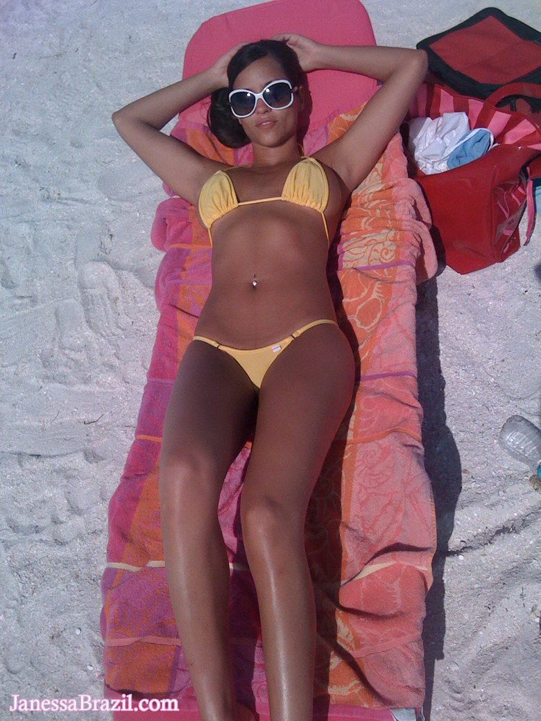 Janessa's beach voyeur gallery