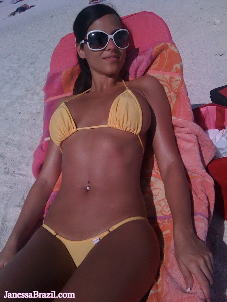 Janessa's beach voyeur gallery