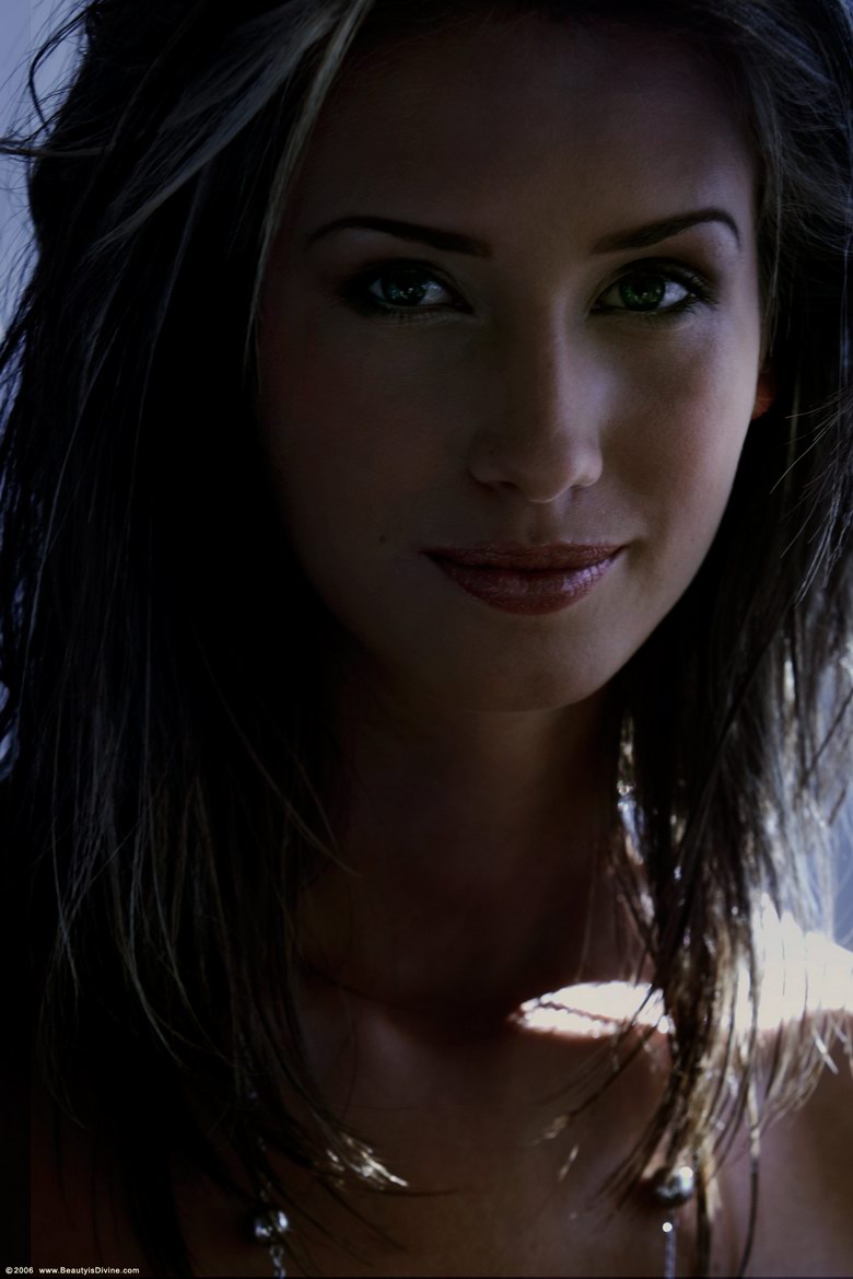 Eve : Moonlight fantasy picture 03 at Sensual Girls