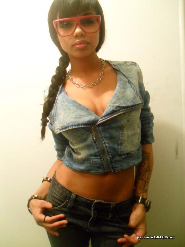 Busty mulatto chick's selfpics