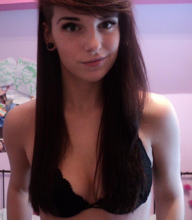 Nice titted girls pics