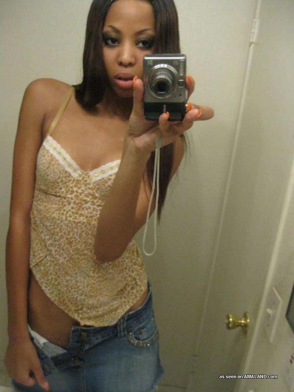 Ebony hottie camwhoring
