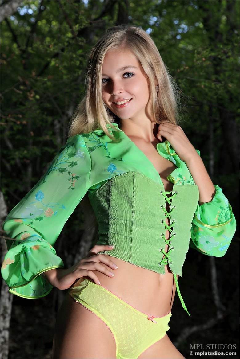 Sienna - Enchanting Debut