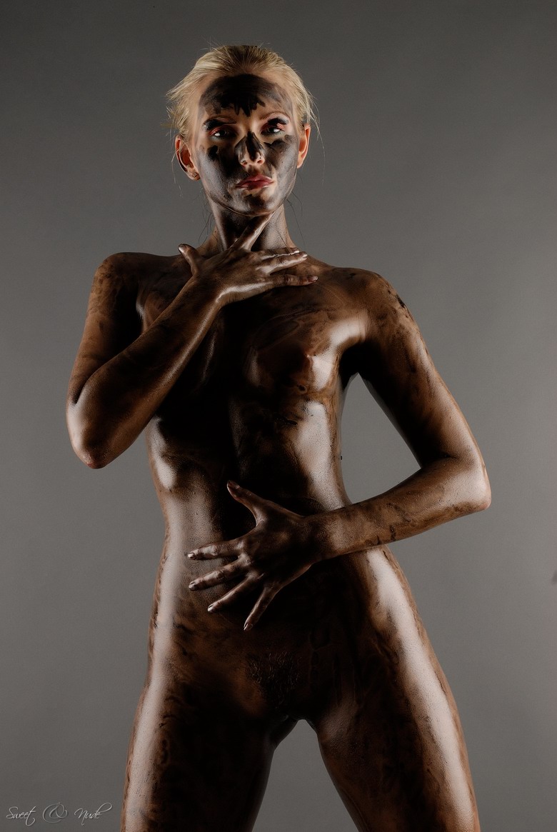 Vanessa - Black Oil Body