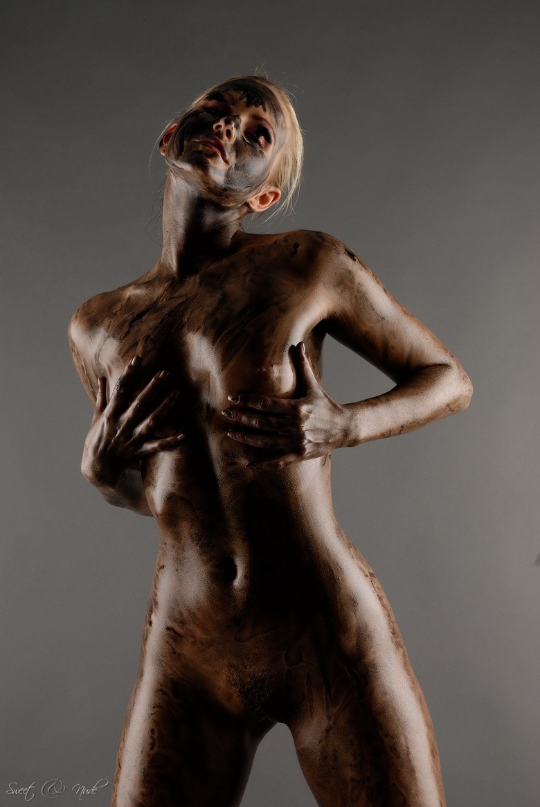 Vanessa - Black Oil Body