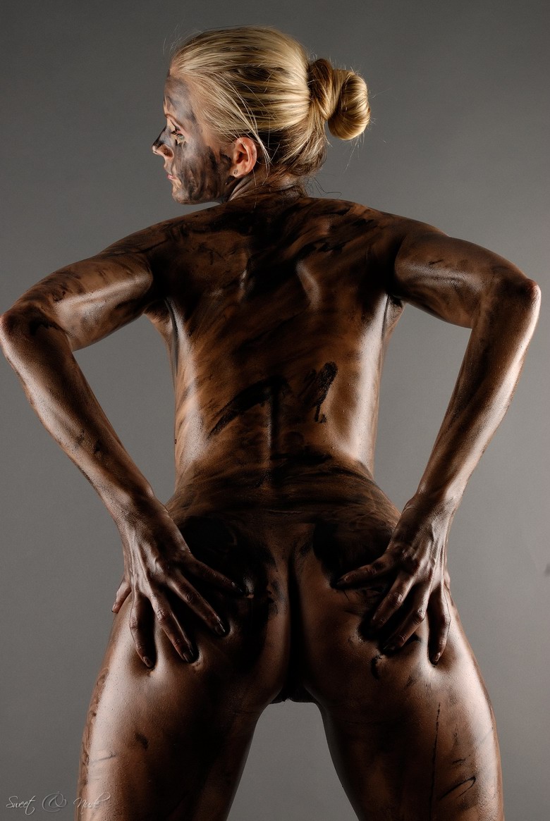 Vanessa - Black Oil Body