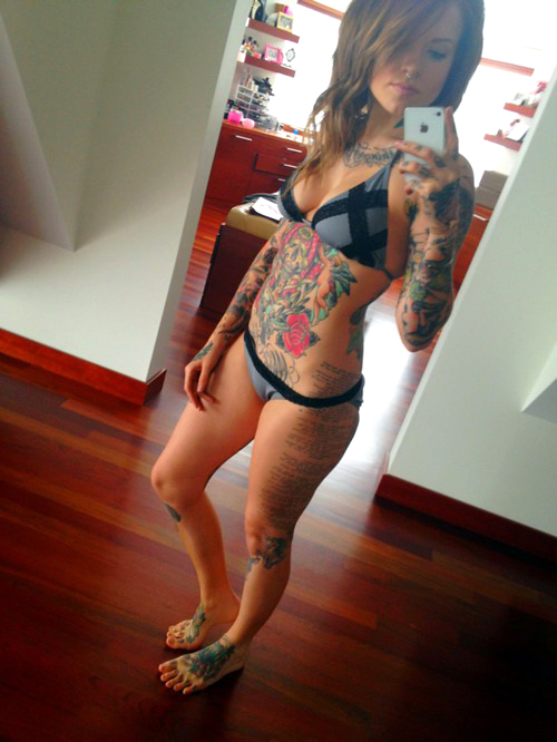 Girlfriends with sexy tattoos