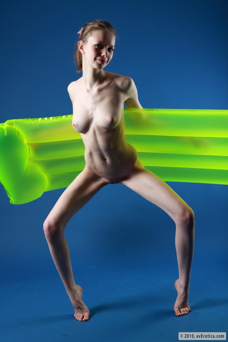 Kylie - Green Baloon