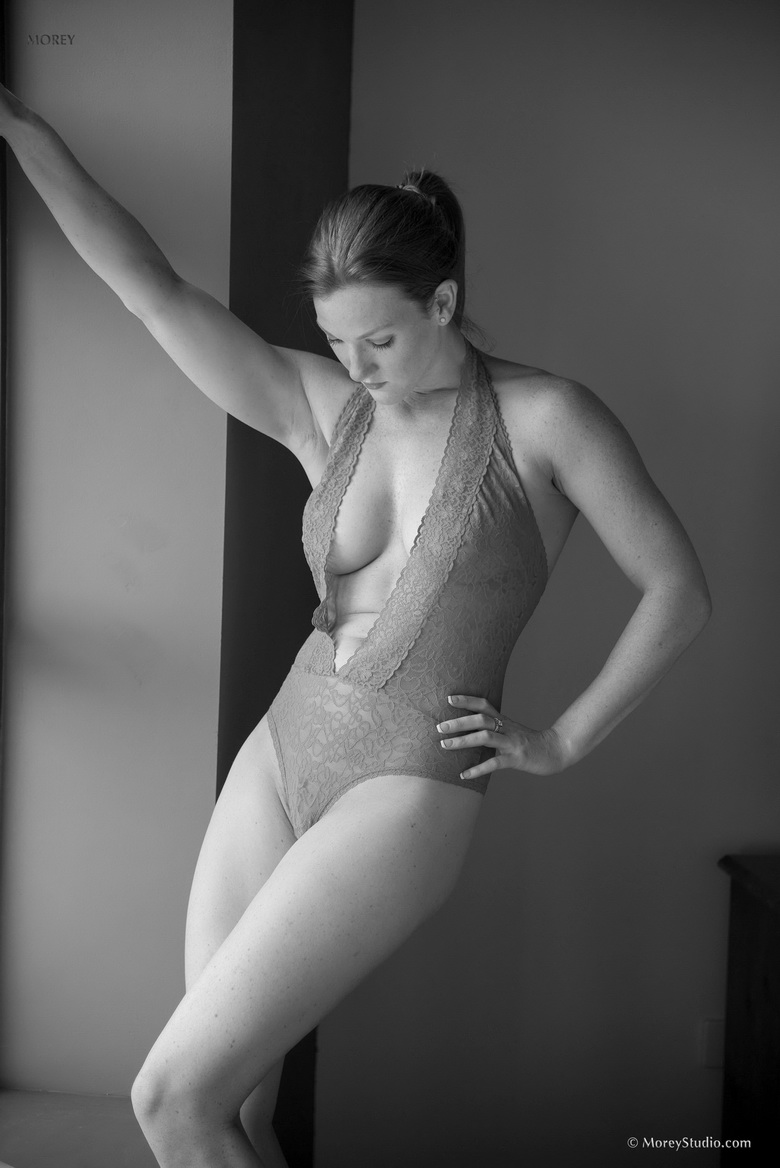 B&W Amelia