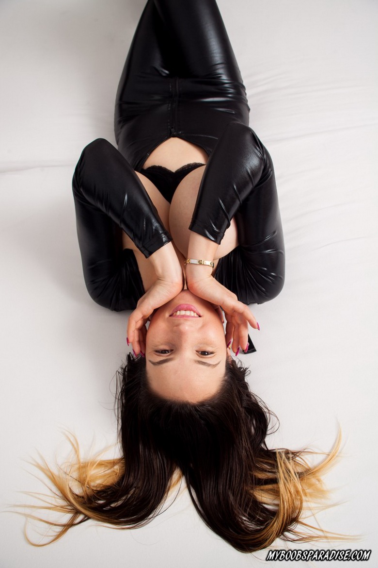 Talia Amanda in latex