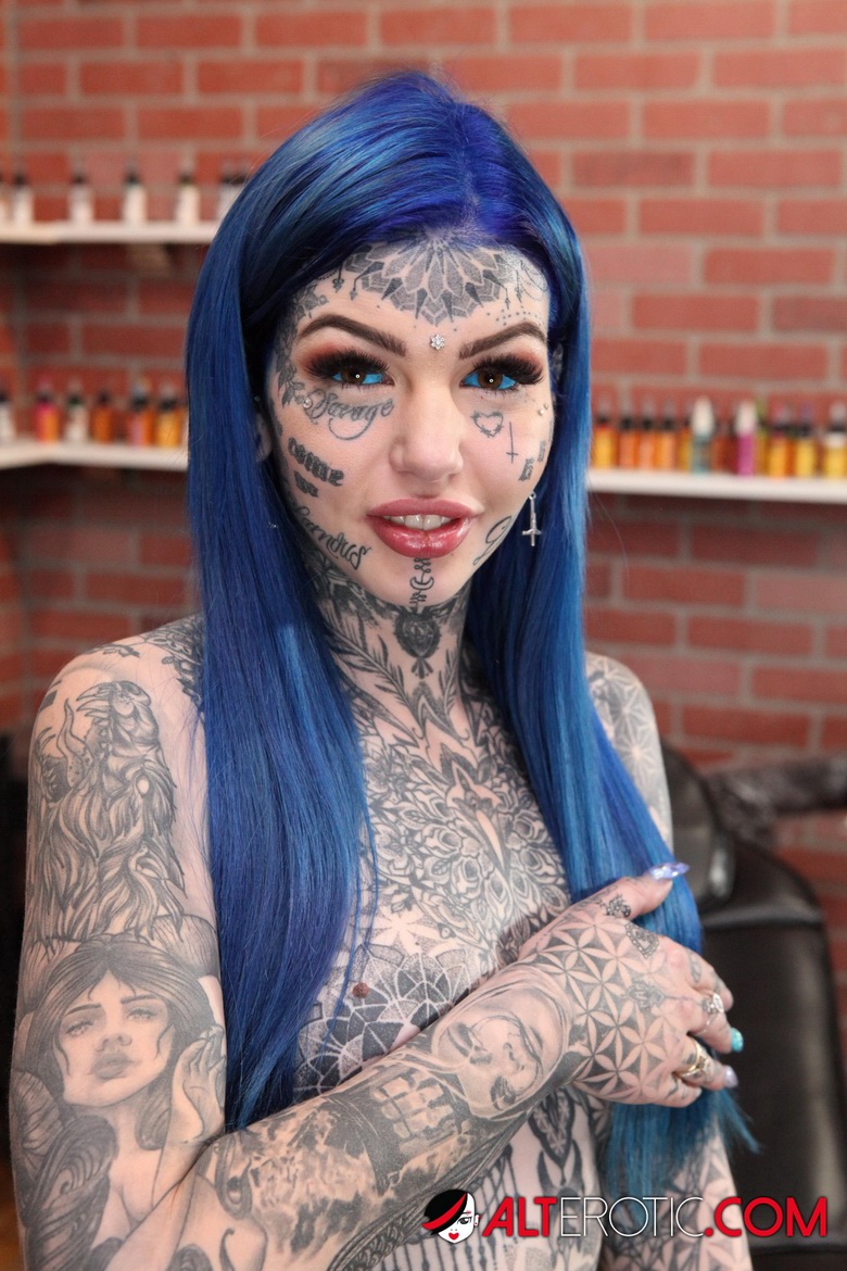 Amber Luke Nose Tattoo