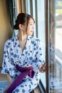 Toka Rinne in japanese kimono