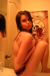 Megan & Charlie take sexy pictures